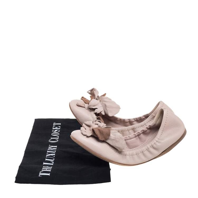 Pre Owned Miu Miu Beige Leather Flower Scrunch Ballet Flats Size 37.5