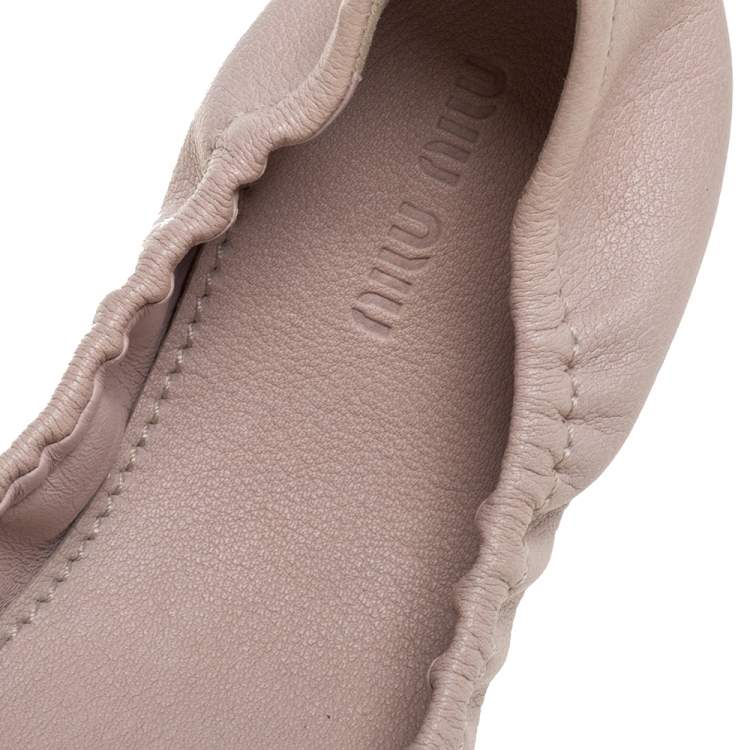 Pre Owned Miu Miu Beige Leather Flower Scrunch Ballet Flats Size 37.5