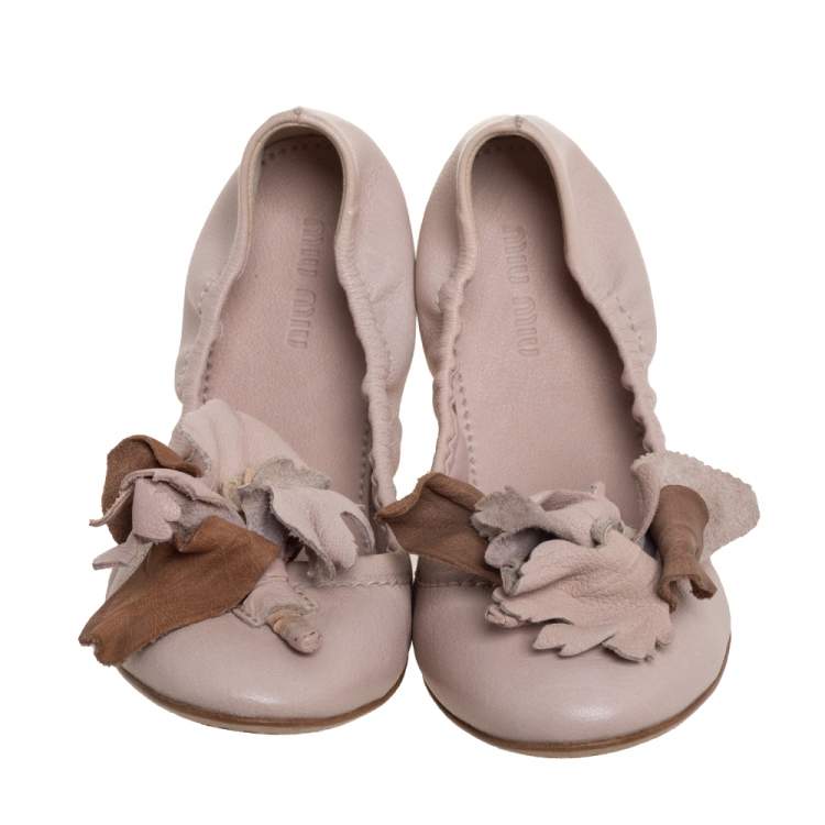 Pre Owned Miu Miu Beige Leather Flower Scrunch Ballet Flats Size 37.5