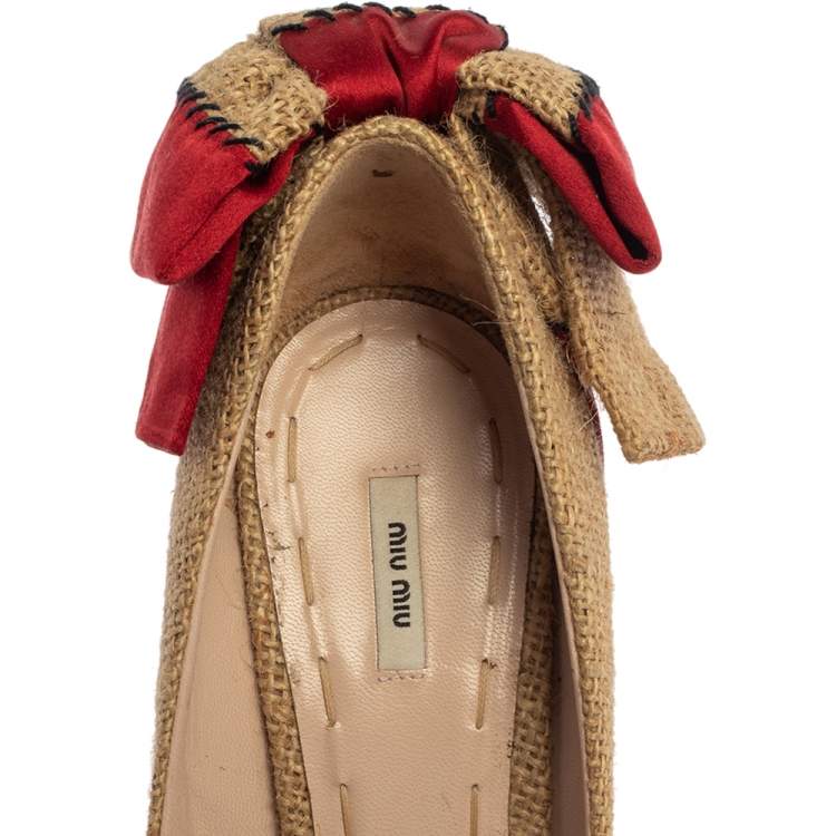 Pre Owned Miu Miu Beige/Red Jute And Satin Bow Pumps Size 39
