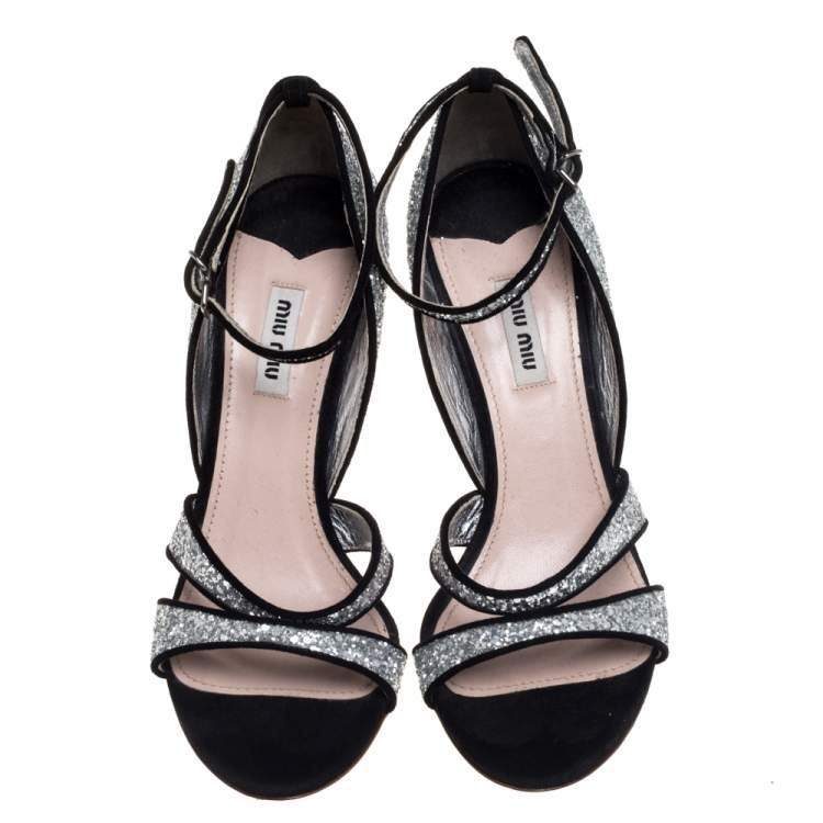 مملوكة مسبقًا Miu Miu Silver Coarse Glitter And Suede Trims Open Toe Ankle Strap Sandals Size 40