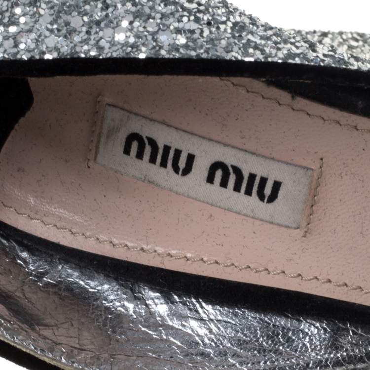 مملوكة مسبقًا Miu Miu Silver Coarse Glitter And Suede Trims Open Toe Ankle Strap Sandals Size 40