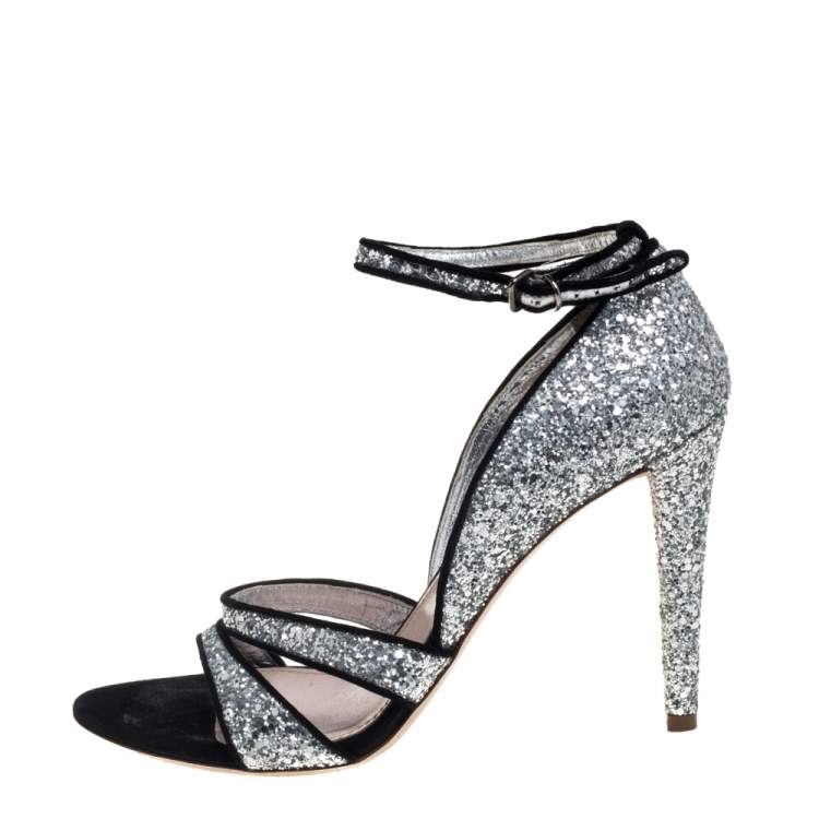 مملوكة مسبقًا Miu Miu Silver Coarse Glitter And Suede Trims Open Toe Ankle Strap Sandals Size 40