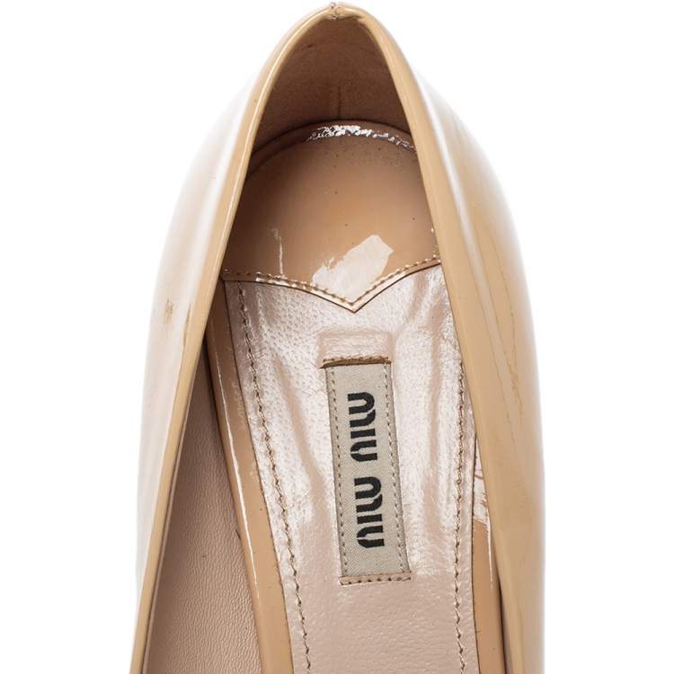 Pre Owned Miu Miu Beige Patent Leather Crystal Embellished Heel Pumps Size 40.5