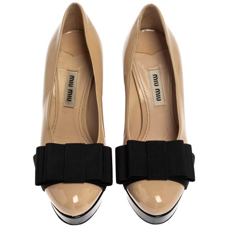 Pre Owned Miu Miu Beige/Black Patent Leather Bow Pumps Size 35