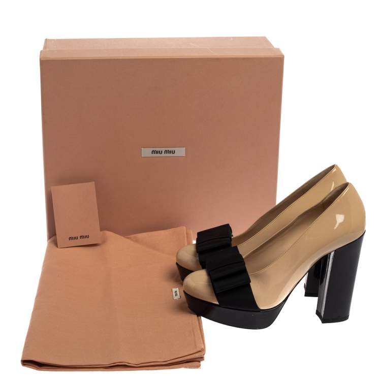 Pre Owned Miu Miu Beige/Black Patent Leather Bow Pumps Size 35