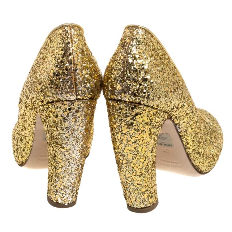 Pre Owned Miu Miu Gold Glitter Curved Heel Pumps Size 37