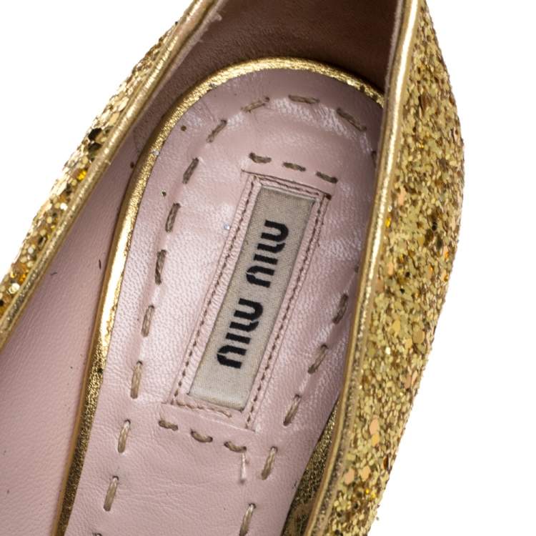 Pre Owned Miu Miu Gold Glitter Curved Heel Pumps Size 37