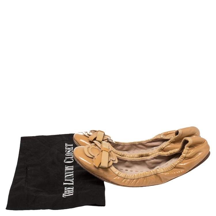 Pre Owned Miu Miu Beige Patent Leather Scrunch Ballet Flats Size 41