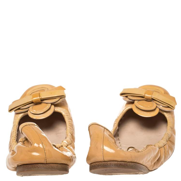 Pre Owned Miu Miu Beige Patent Leather Scrunch Ballet Flats Size 41
