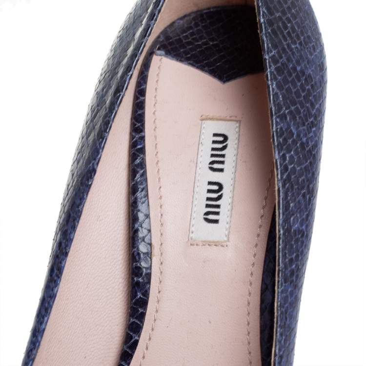 Pre Owned Miu Miu Blue/Black Python Embossed Leather Peep Toe Platform Pumps Size 39.5