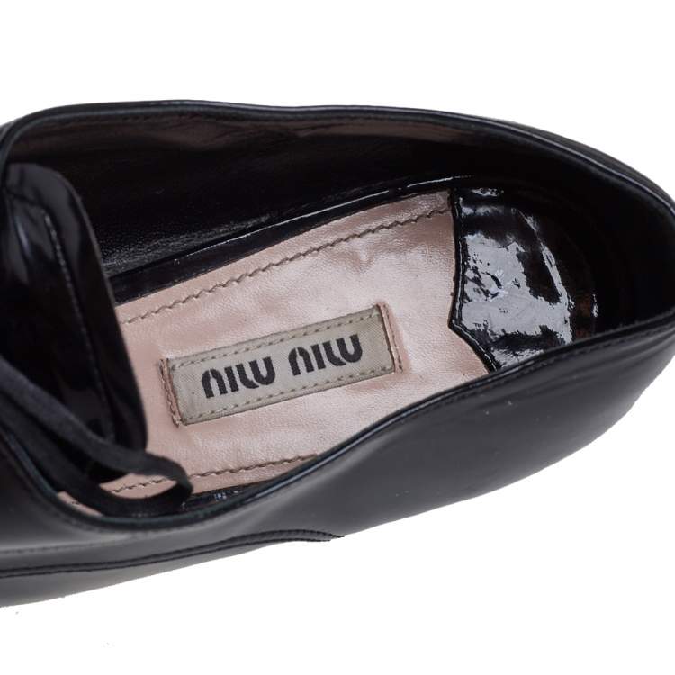 مملوكة مسبقًا Miu Miu Black Patent Leather Crystal Embellished Cap Toe Oxfords Size 40