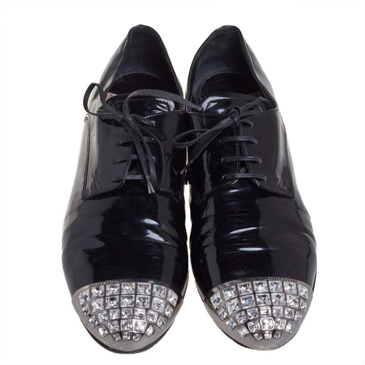 مملوكة مسبقًا Miu Miu Black Patent Leather Crystal Embellished Cap Toe Oxfords Size 40