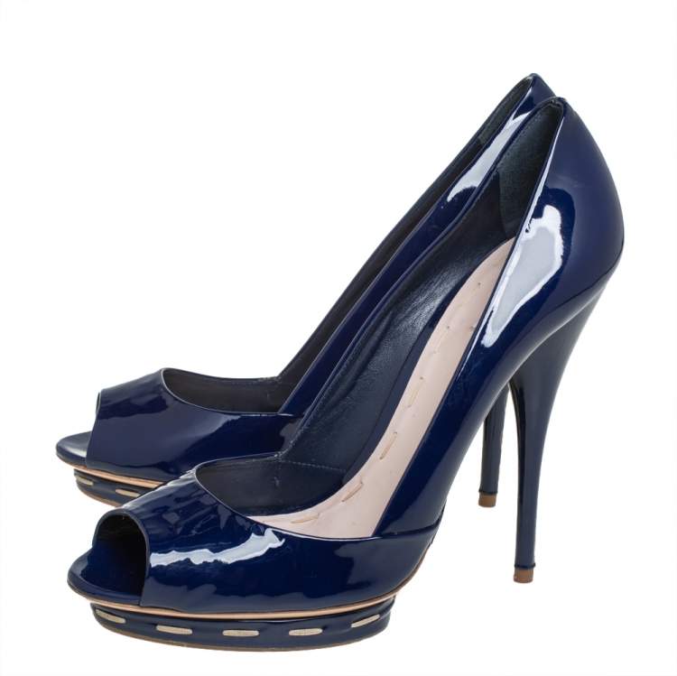 مملوكة مسبقًا Miu Miu Blue Patent Leather Peep Toe Platform Pumps Size 41