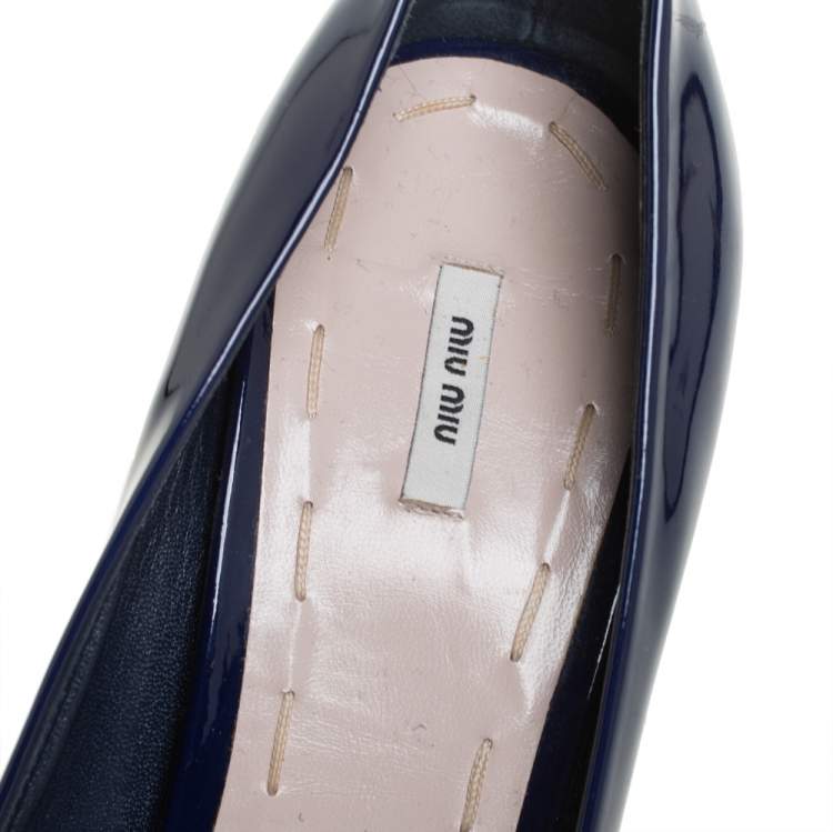 مملوكة مسبقًا Miu Miu Blue Patent Leather Peep Toe Platform Pumps Size 41