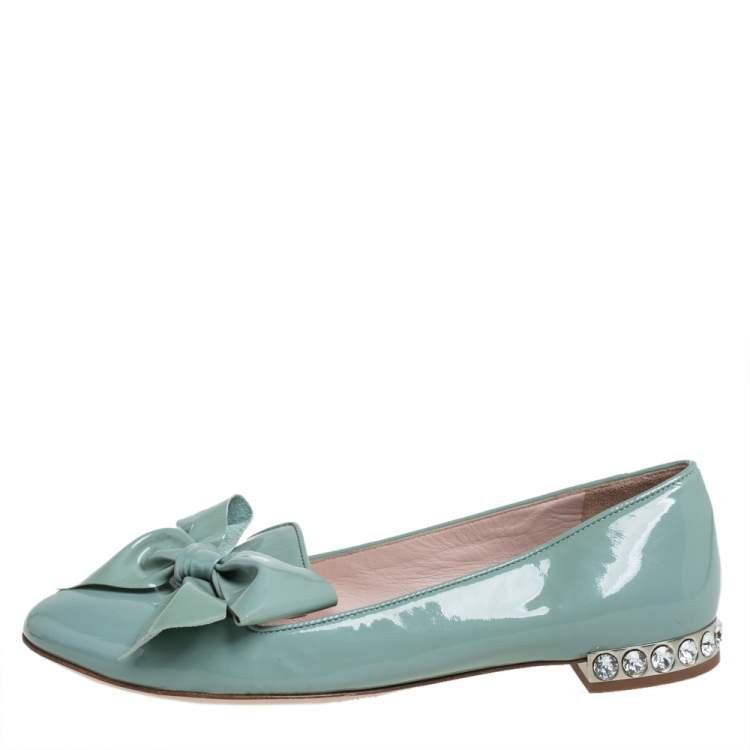 مملوكة مسبقًا Miu Miu Green Patent Leather Crystal Embellished Bow Ballet Flats Size 36