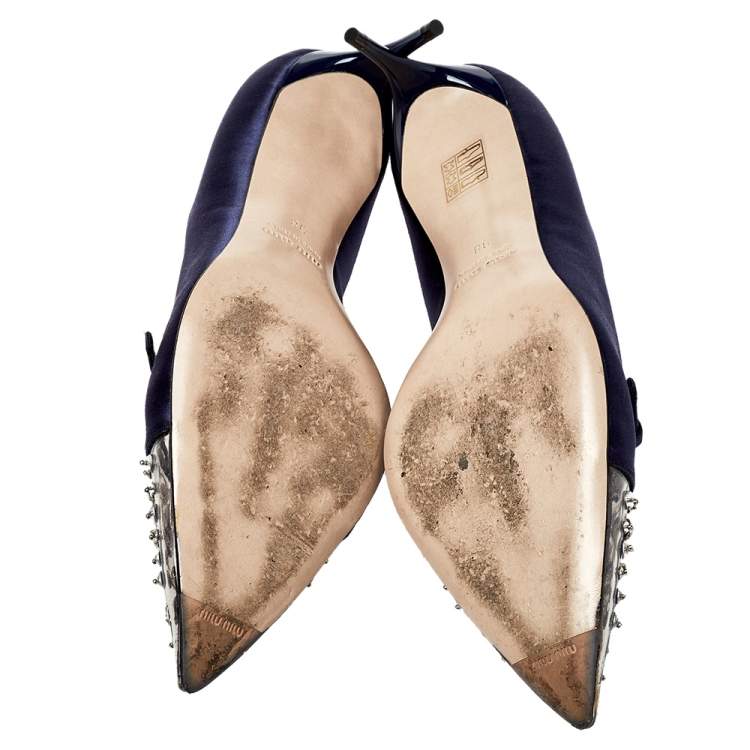 مملوكة مسبقًا Miu Miu Blue Satin Crystal Embellished Buckle Detail Pointed Toe Pumps Size 38