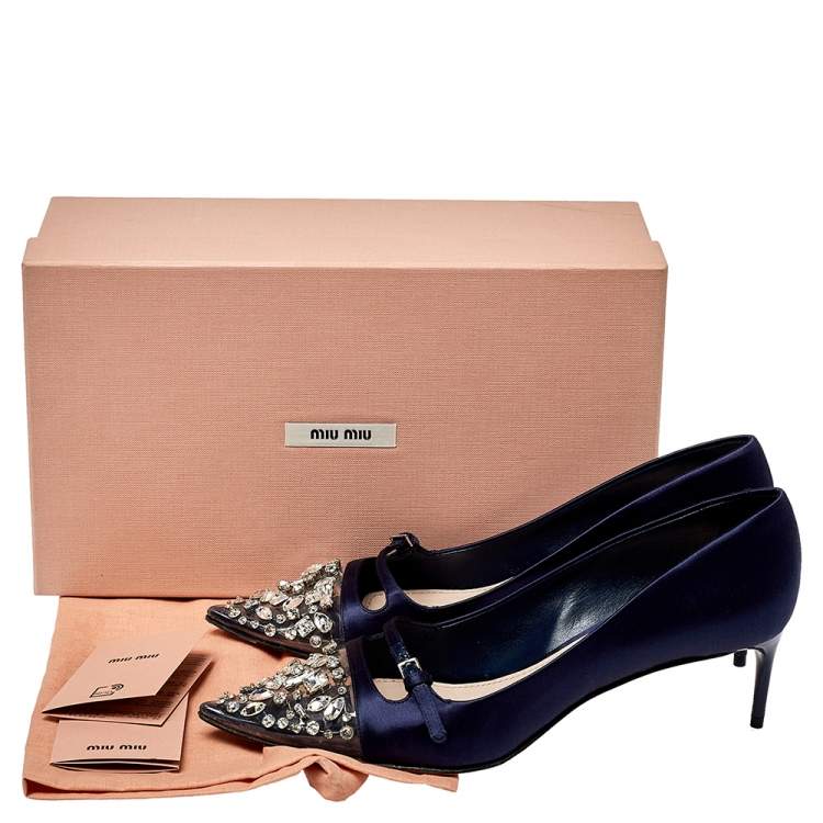 مملوكة مسبقًا Miu Miu Blue Satin Crystal Embellished Buckle Detail Pointed Toe Pumps Size 38