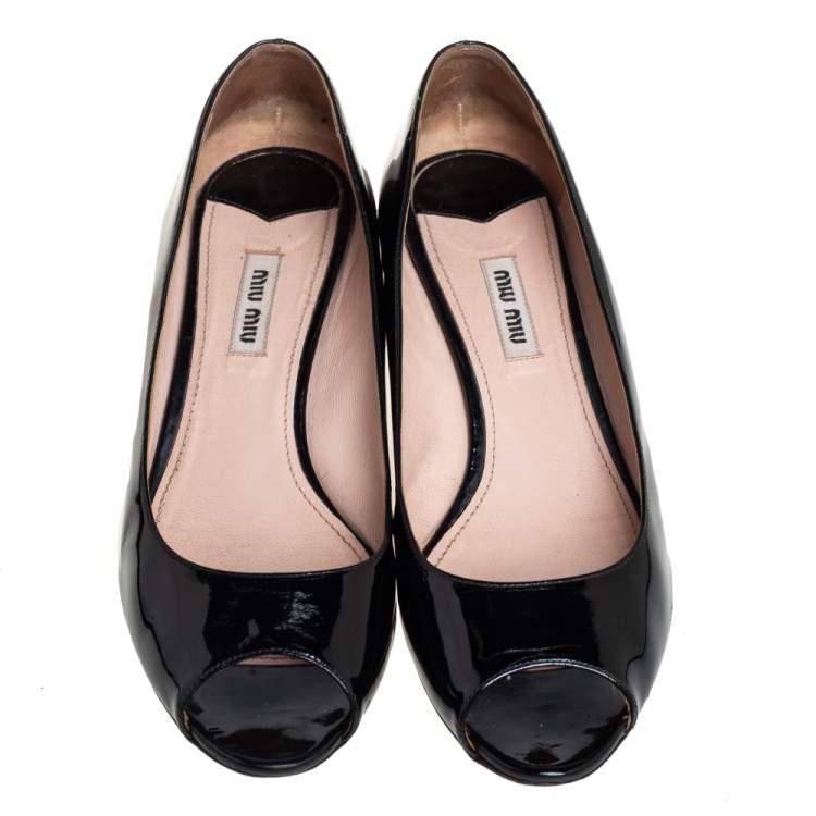 مملوكة مسبقًا Miu Miu Black Patent Leather Crystal Embellished Block Heel Peep Toe Pumps Size 38