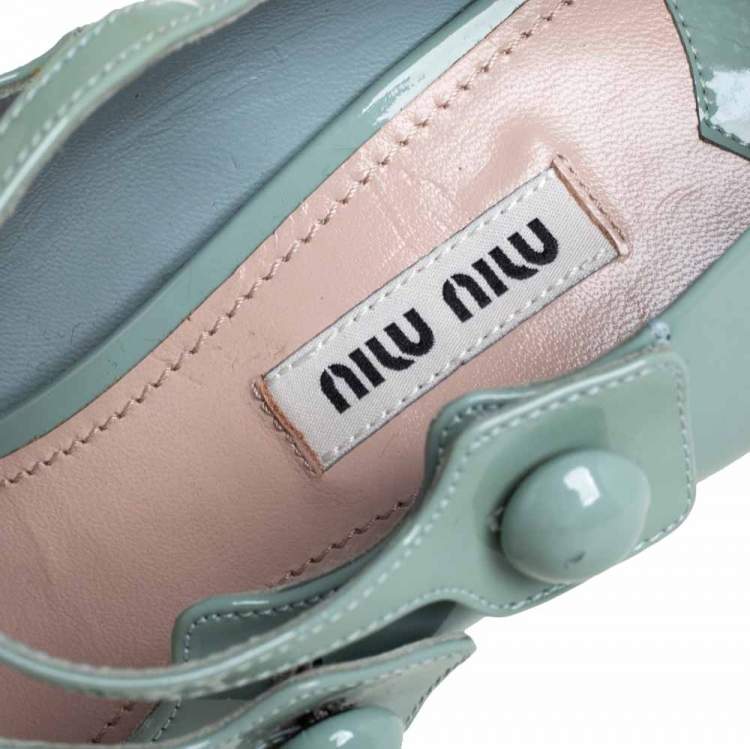مملوكة مسبقًا Miu Miu Pale Green Patent Leather Mary Jane Pumps Size 39