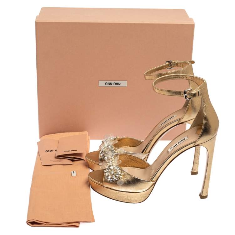 مملوكة مسبقًا Miu Miu Gold Leather Embellished Ankle Strap Platform Sandals Size 39