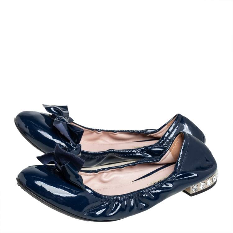 Pre Owned Miu Miu Navy Blue Patent Leather Bow Detail Crystal Embellished Heel Scrunch Ballet Flats Size 40