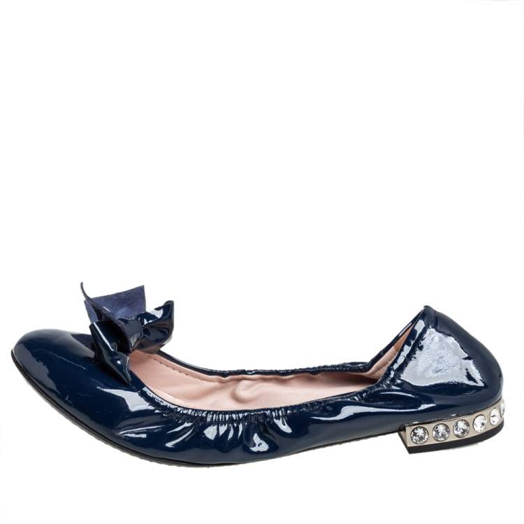 Pre Owned Miu Miu Navy Blue Patent Leather Bow Detail Crystal Embellished Heel Scrunch Ballet Flats Size 40
