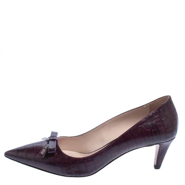 مملوكة مسبقًا Miu Miu Croc Embossed Leather Bow Pointed Pumps Size 37.5