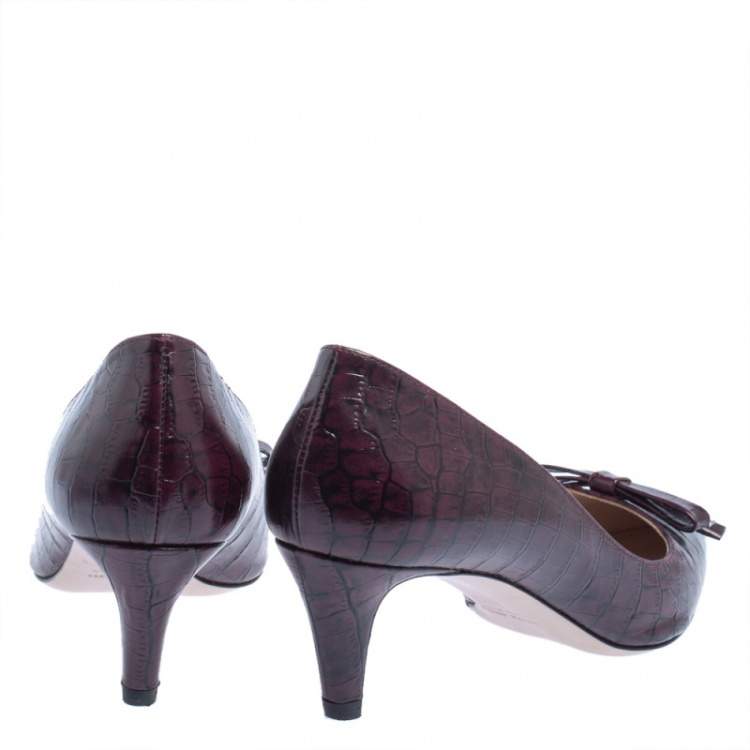 مملوكة مسبقًا Miu Miu Croc Embossed Leather Bow Pointed Pumps Size 37.5