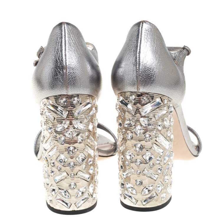 مملوكة مسبقًا Miu Miu Silver Leather Crystal Embellished Heel Ankle Strap Sandals Size 39