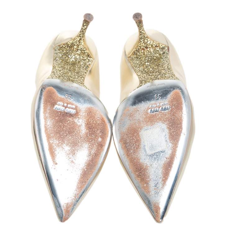 مملوكة مسبقًا Miu Miu Gold Leather Pointed Toe Pumps Size 39
