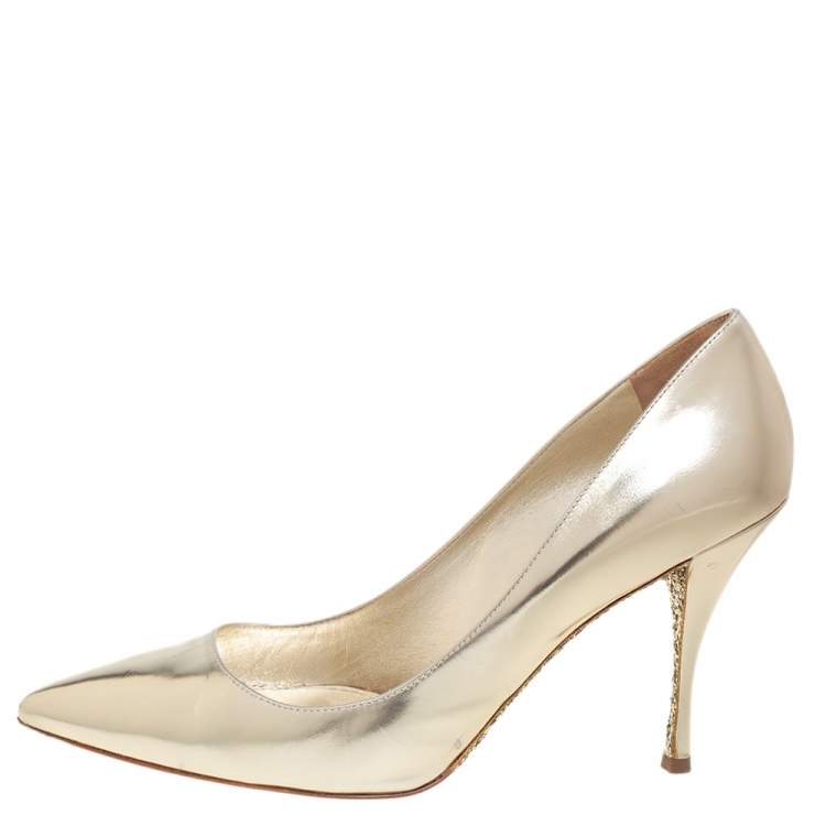 مملوكة مسبقًا Miu Miu Gold Leather Pointed Toe Pumps Size 39