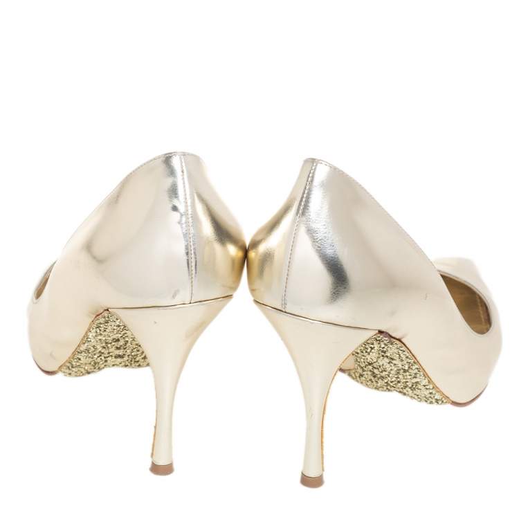 مملوكة مسبقًا Miu Miu Gold Leather Pointed Toe Pumps Size 39