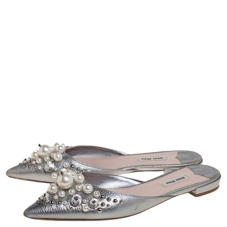 Pre Owned Miu Miu Silver Leather Faux Pearl Embellished Pointed Toe Mules Size 38.5