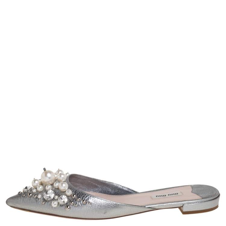 Pre Owned Miu Miu Silver Leather Faux Pearl Embellished Pointed Toe Mules Size 38.5