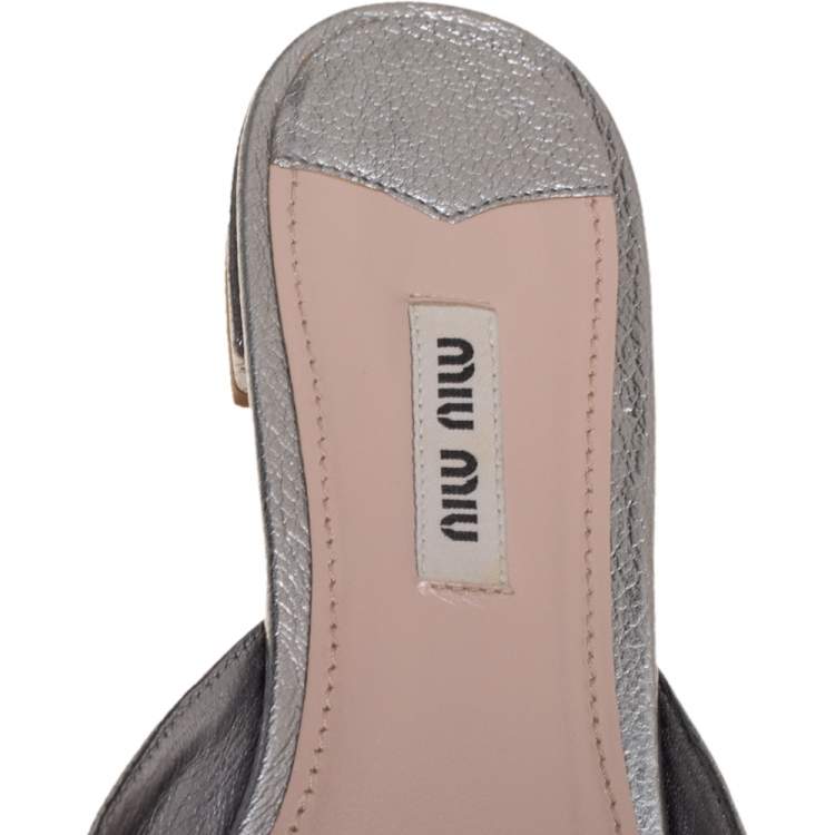 Pre Owned Miu Miu Silver Leather Faux Pearl Embellished Pointed Toe Mules Size 38.5