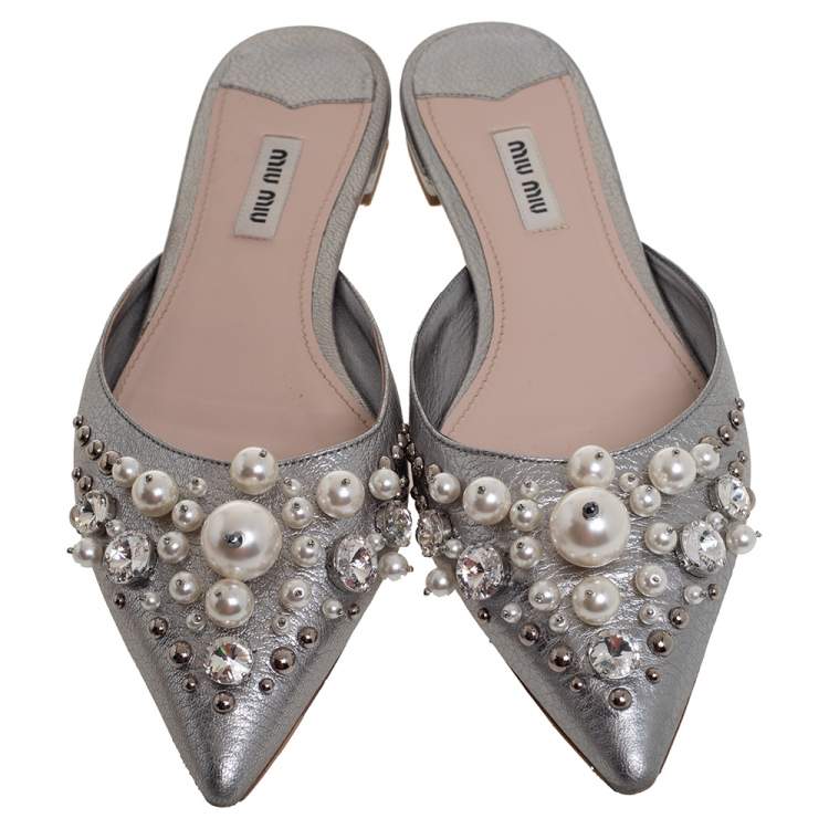 Pre Owned Miu Miu Silver Leather Faux Pearl Embellished Pointed Toe Mules Size 38.5