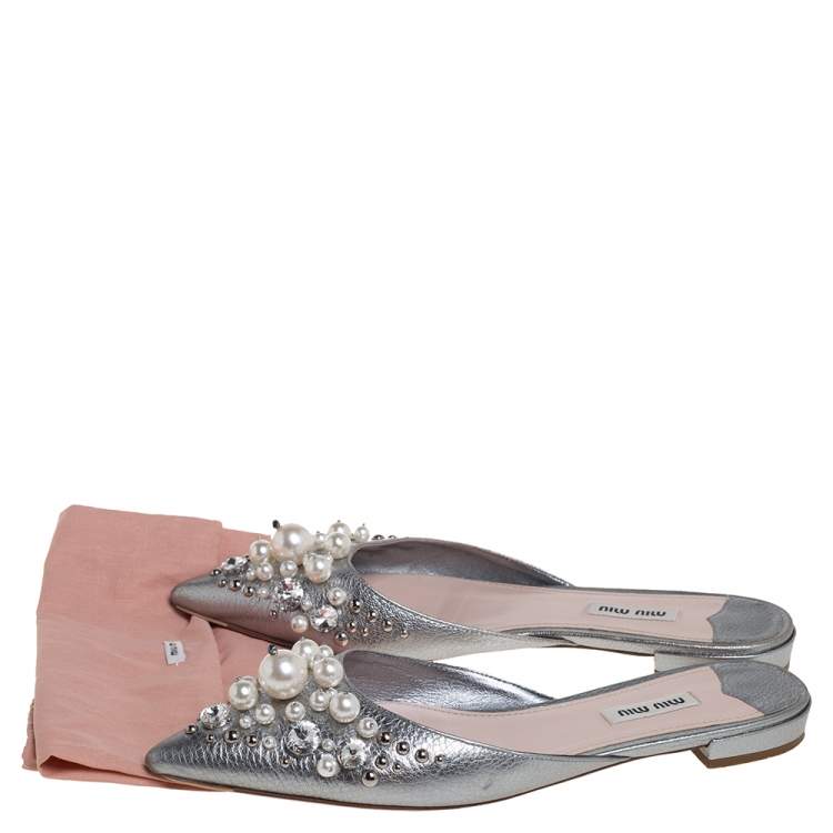 Pre Owned Miu Miu Silver Leather Faux Pearl Embellished Pointed Toe Mules Size 38.5