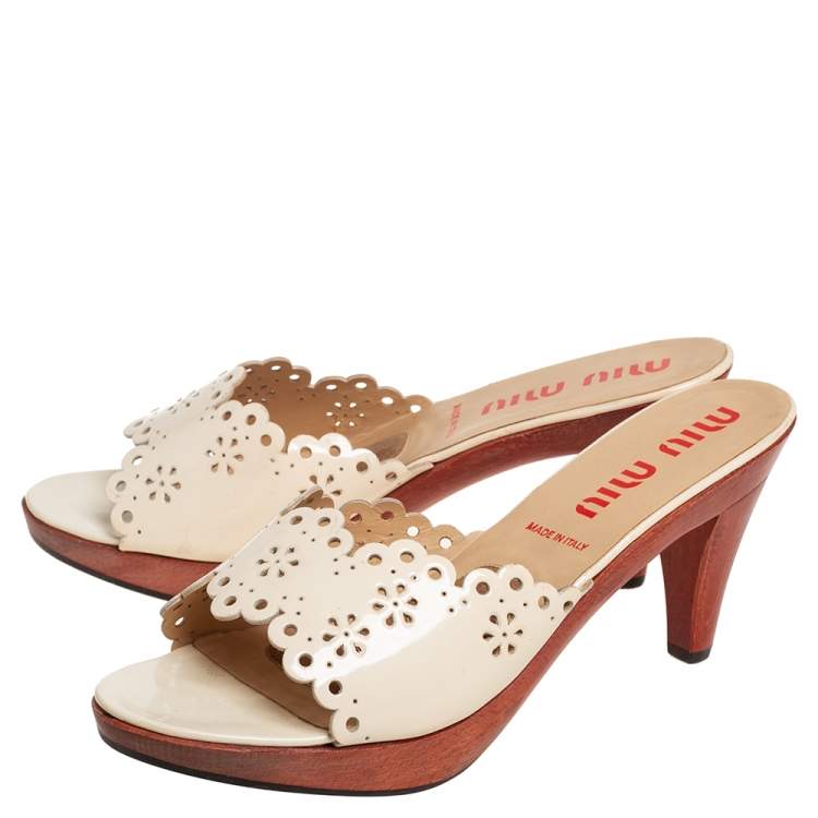 Pre Owned Miu Miu White Patent Leather Slide Sandals Size 40