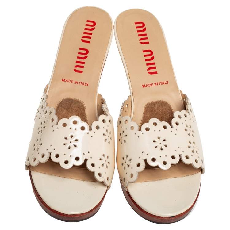 Pre Owned Miu Miu White Patent Leather Slide Sandals Size 40