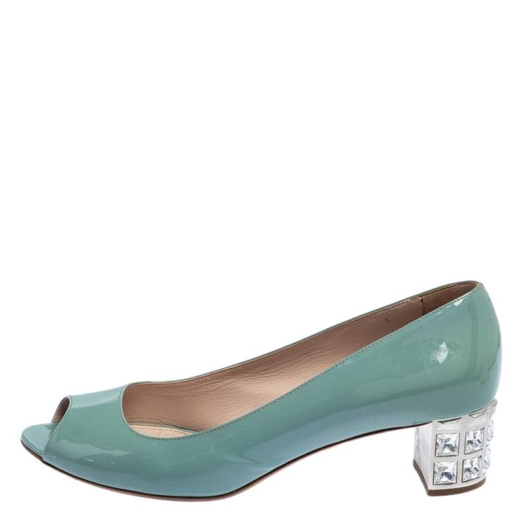 مملوكة مسبقًا Miu Miu Blue Patent Leather Peep Toe Embellished Block Heel Pumps Size 38.5