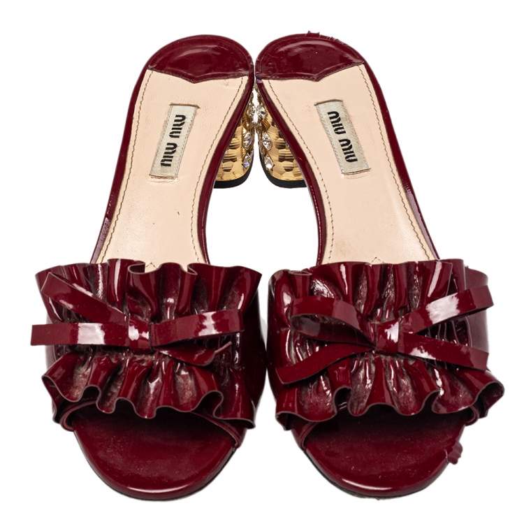 Pre Owned Miu Miu Burgundy Ruffle Patent Leather Crystal Embellished Slide Sandals Size 38.5