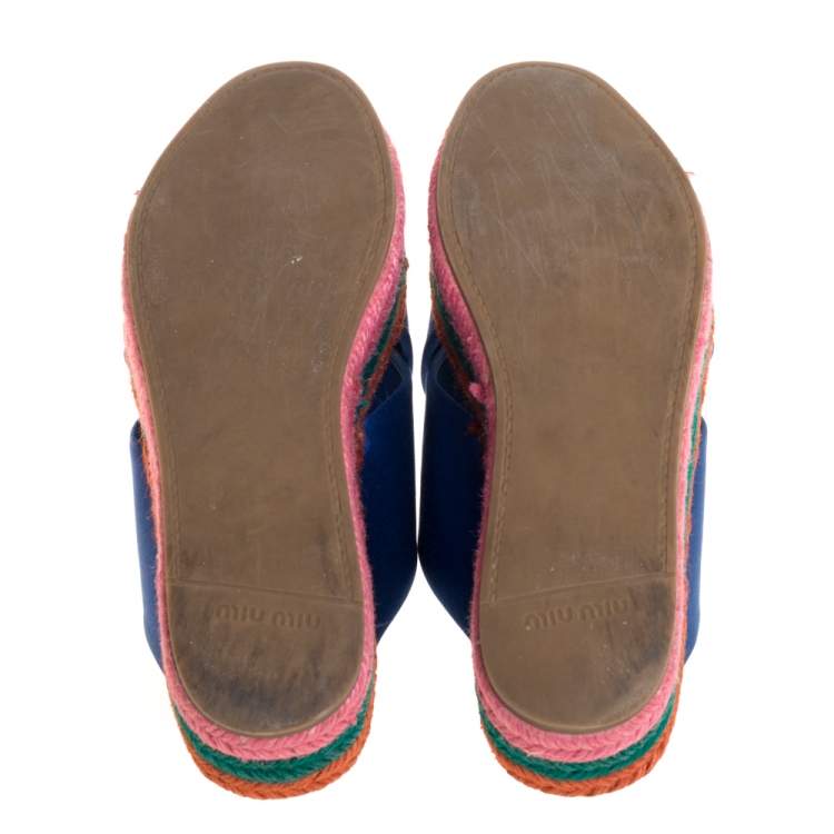 مملوكة مسبقًا Miu Miu Blue Satin Criss Cross Espadrille Slide Sandals Size 35.5 