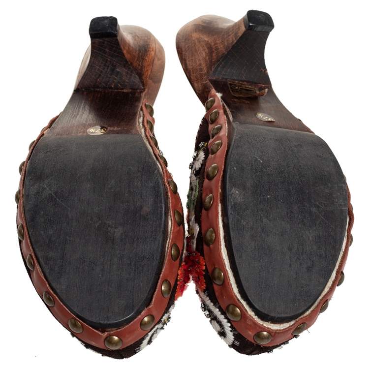 مملوكة مسبقًا Miu Miu Brown Suede Shearling Wood Clogs Sandals Size 37.5