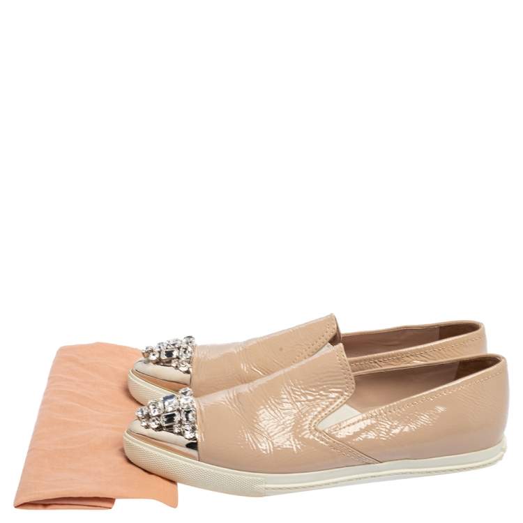 مملوكة مسبقًا Miu Miu Beige Patent Embellished Cap Toe Slip On Sneakers Size 38