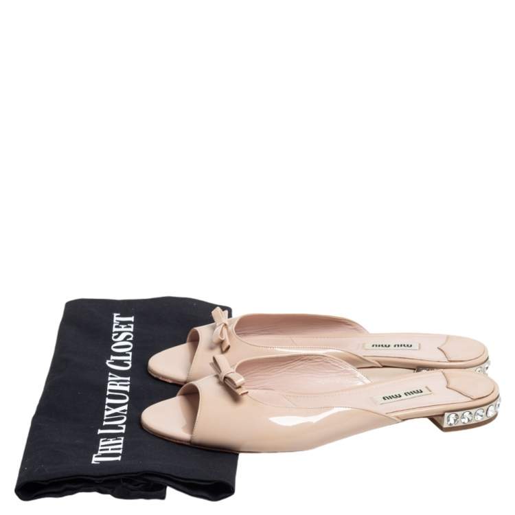 Pre Owned Miu Miu Beige Patent Leather Bow Detail Jeweled Heel Slide Flats Sandals Size 38 