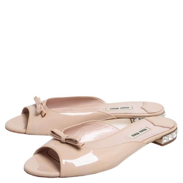 Pre Owned Miu Miu Beige Patent Leather Bow Detail Jeweled Heel Slide Flats Sandals Size 38 