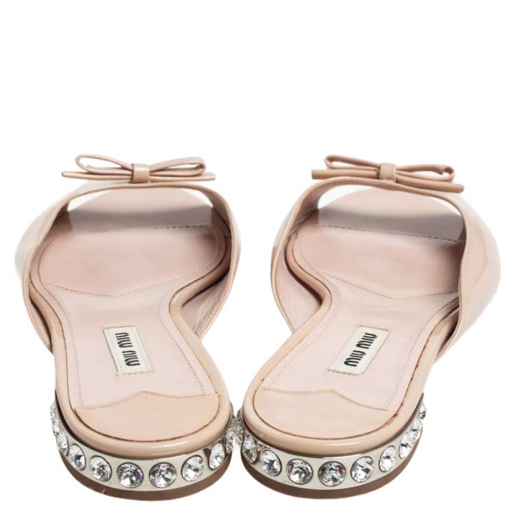 Pre Owned Miu Miu Beige Patent Leather Bow Detail Jeweled Heel Slide Flats Sandals Size 38 