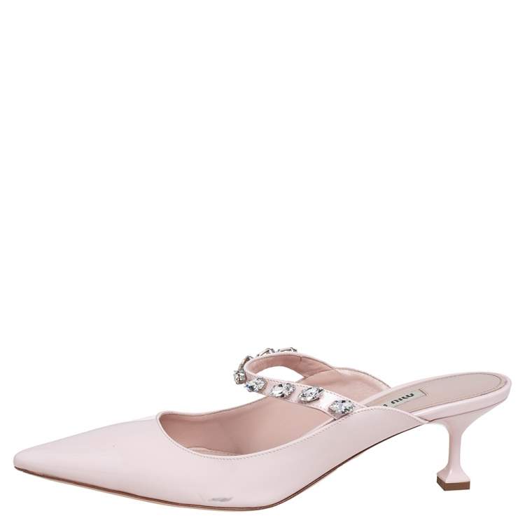 مملوكة مسبقًا Miu Miu Light Pink Patent Leather Crystal Embellished Mules Size 39.5