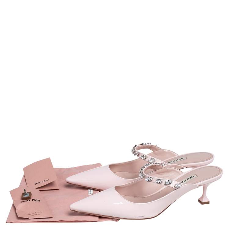 مملوكة مسبقًا Miu Miu Light Pink Patent Leather Crystal Embellished Mules Size 39.5